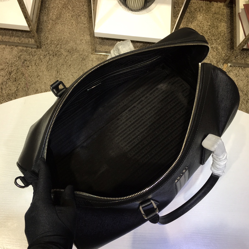 Pra*a travel bags